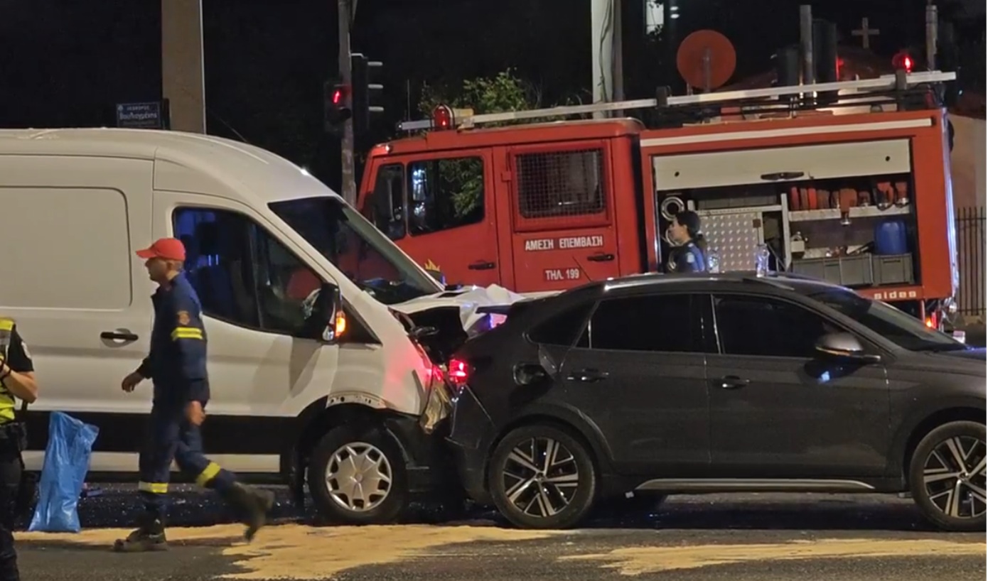 Σύγκρουση οχημάτων στην λεωφόρο Βουλιαγμένης με έναν τραυματία &#8211; Προσωρινή διακοπή της κυκλοφορίας στη δεξιά λωρίδα