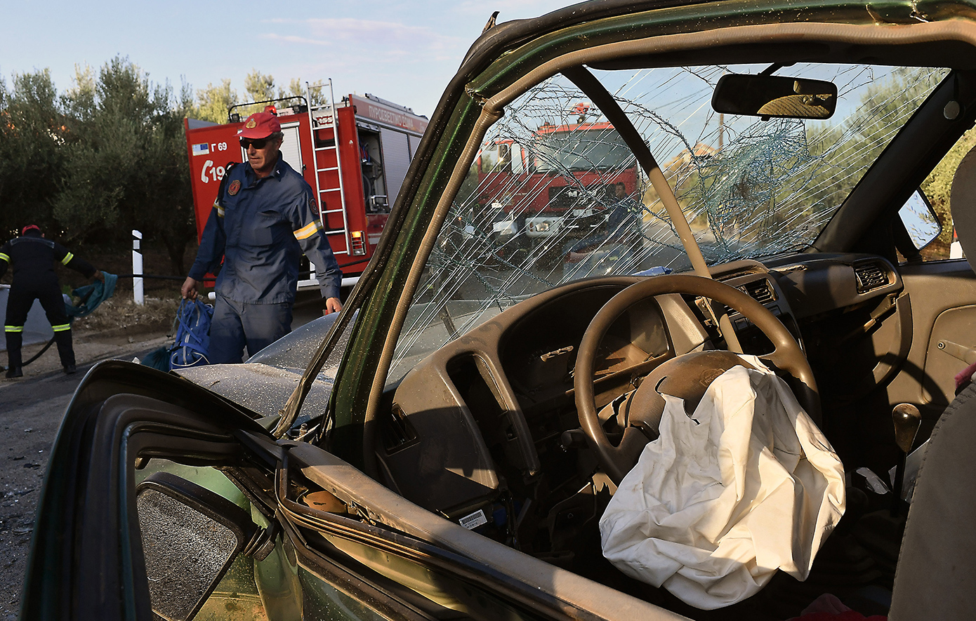 Σοκάρουν οι φωτογραφίες από το τροχαίο με νεκρή 25χρονη στο Κιάτο Σοκάρουν οι φωτογραφίες από το τροχαίο με νεκρή 25χρονη στο Κιάτο