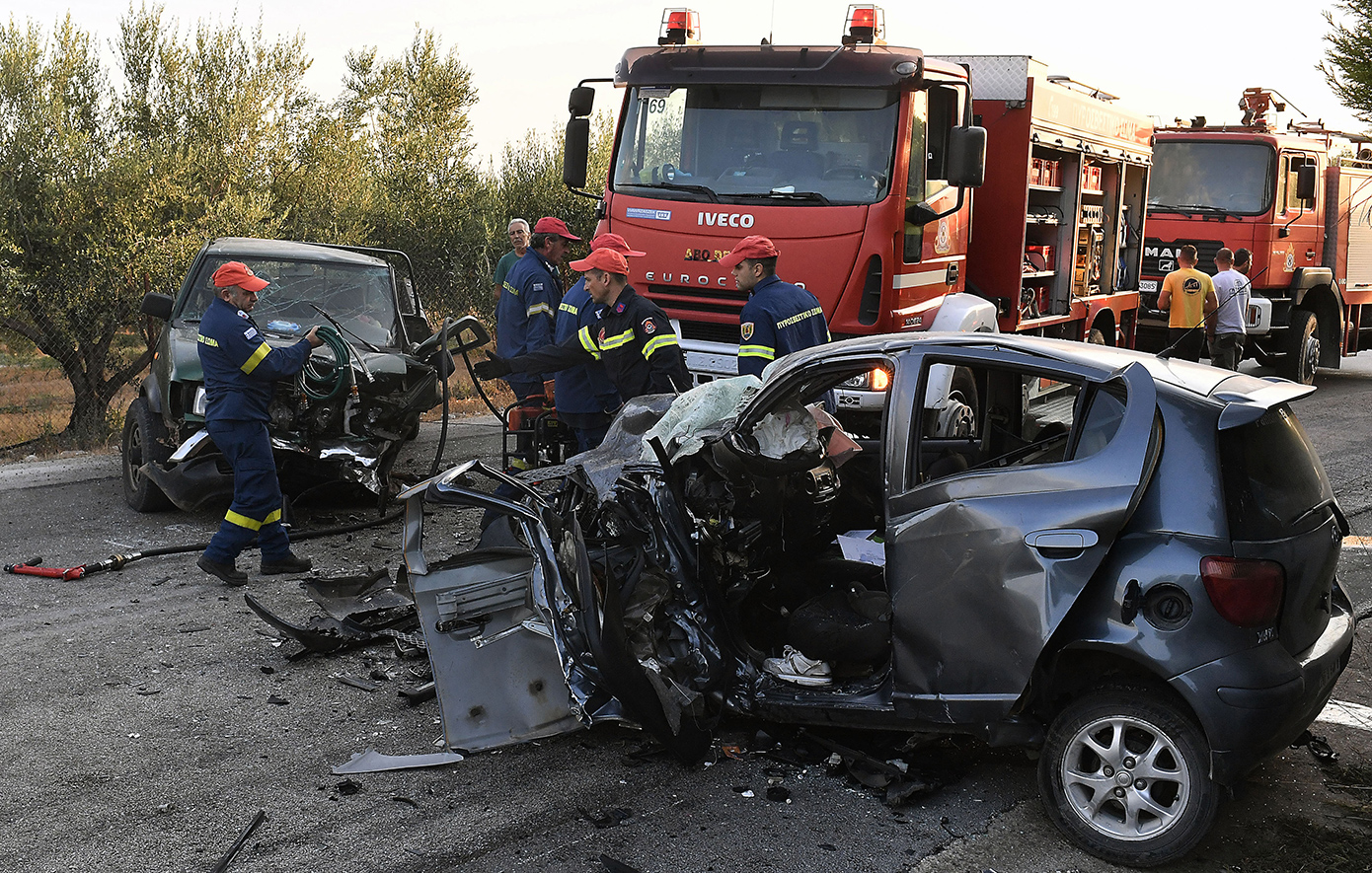 Σοκάρουν οι φωτογραφίες από το τροχαίο με νεκρή 25χρονη στο Κιάτο Σοκάρουν οι φωτογραφίες από το τροχαίο με νεκρή 25χρονη στο Κιάτο