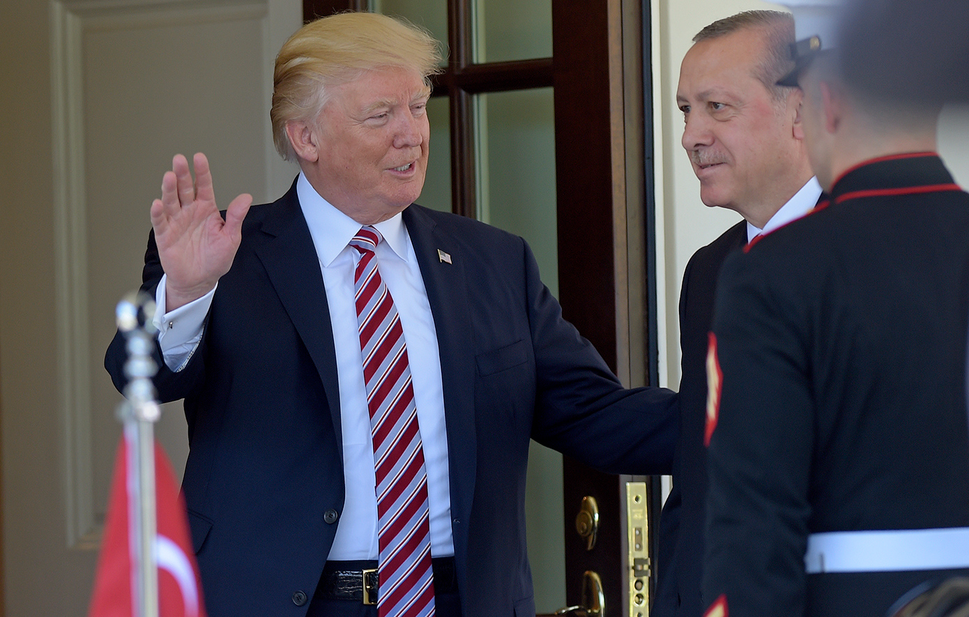 Bloomberg: Ο Ερντογάν επισκέπτεται τον Λευκό Οίκο με μια «λίστα για ψώνια» που ξεπερνά τα 50 δισ. δολάρια