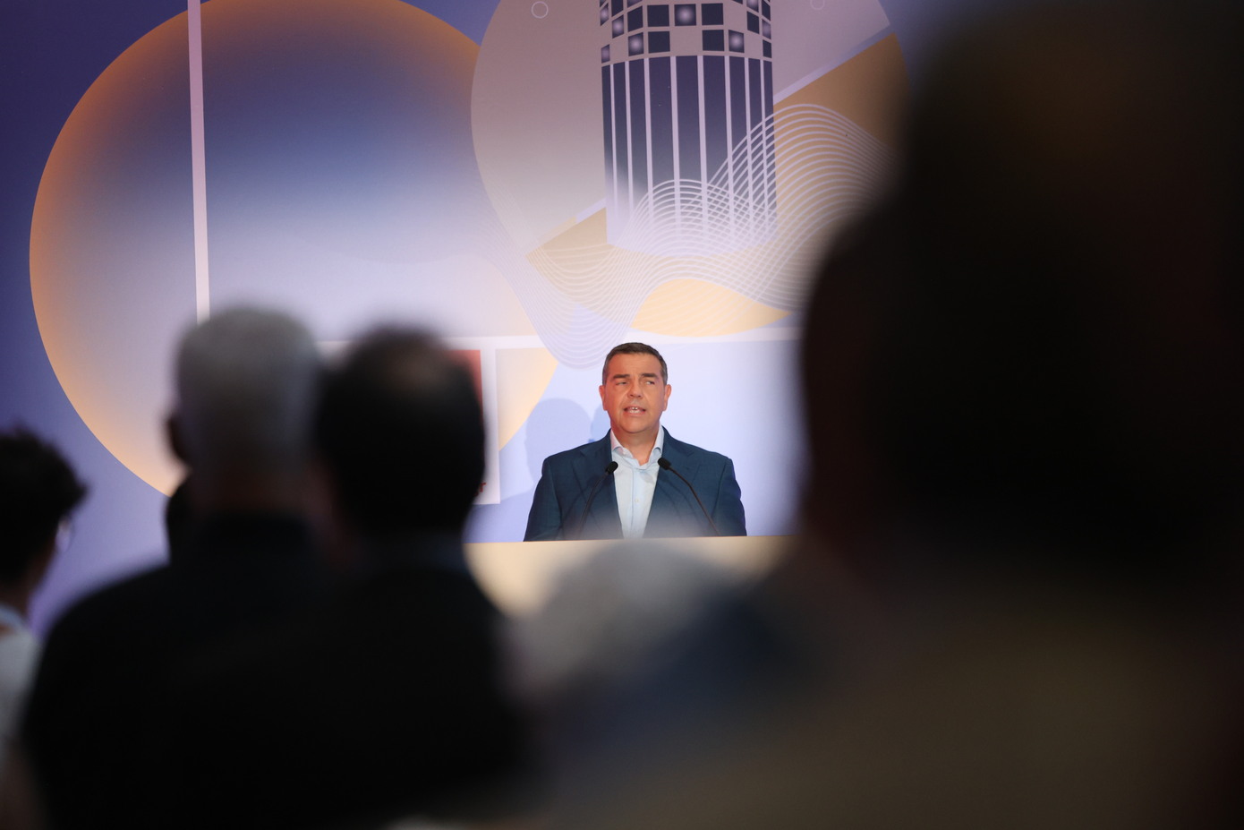 Για ποιο λόγο ο Αλέξης Τσίπρας δεν εμφανίστηκε τελικά με αμιγώς καταγγελτικό λόγο στη Θεσσαλονίκη