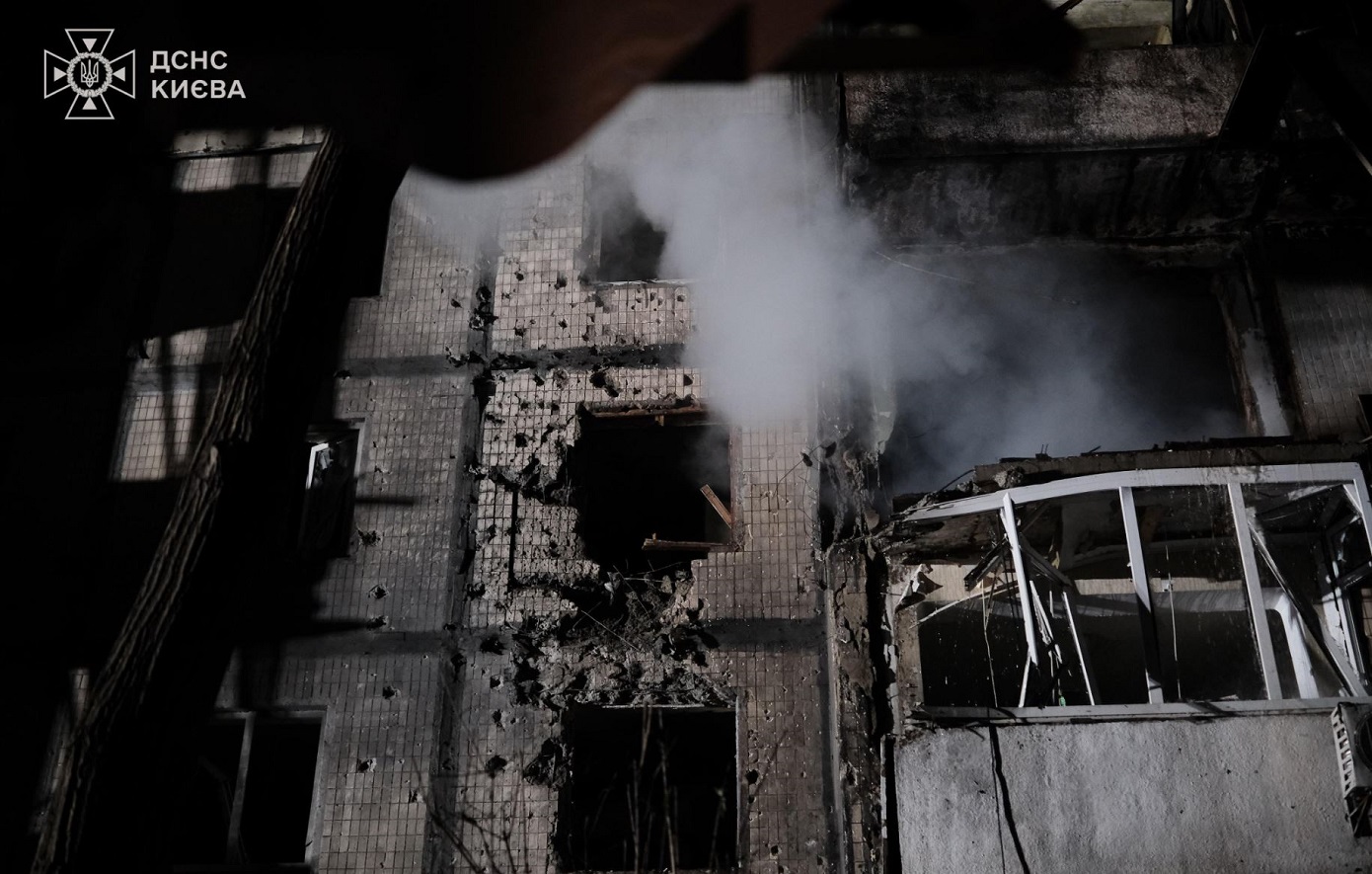 Συγκλονιστικές εικόνες από τη ρωσική επίθεση στο κτίριο της κυβέρνησης της Ουκρανίας &#8211; Τέσσερις οι νεκροί