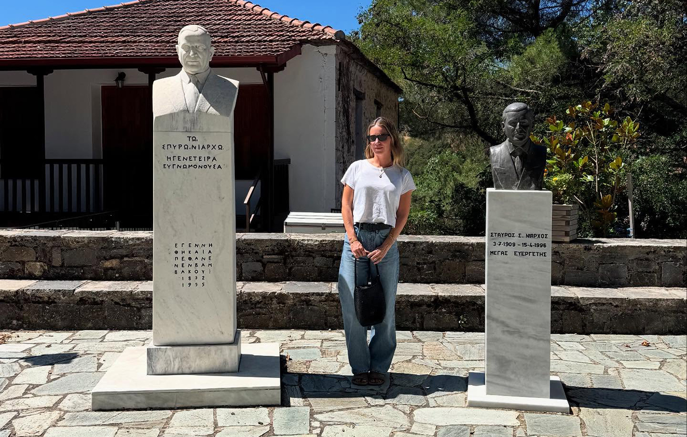 Η Ευγενία Νιάρχου πήγε στο χωριό του παππού της στην Πελοπόννησο &#8211; Δείτε τις φωτογραφίες