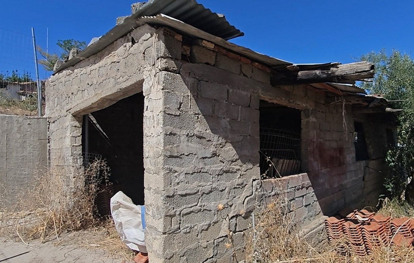 Τι ισχυρίζεται η 62χρονη που έθαψε τη μητέρα της σε στάβλο για να παίρνει τη σύνταξή της