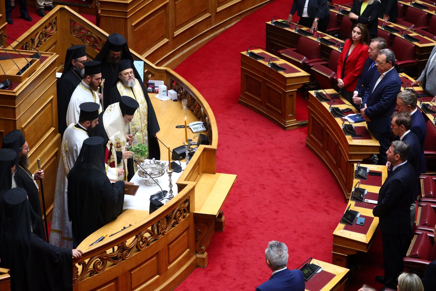 Ξεκίνησε η νέα κοινοβουλευτική περίοδος μετά τον καθιερωμένο αγιασμό &#8211; Το μήνυμα του Αρχιεπισκόπου στους βουλευτές