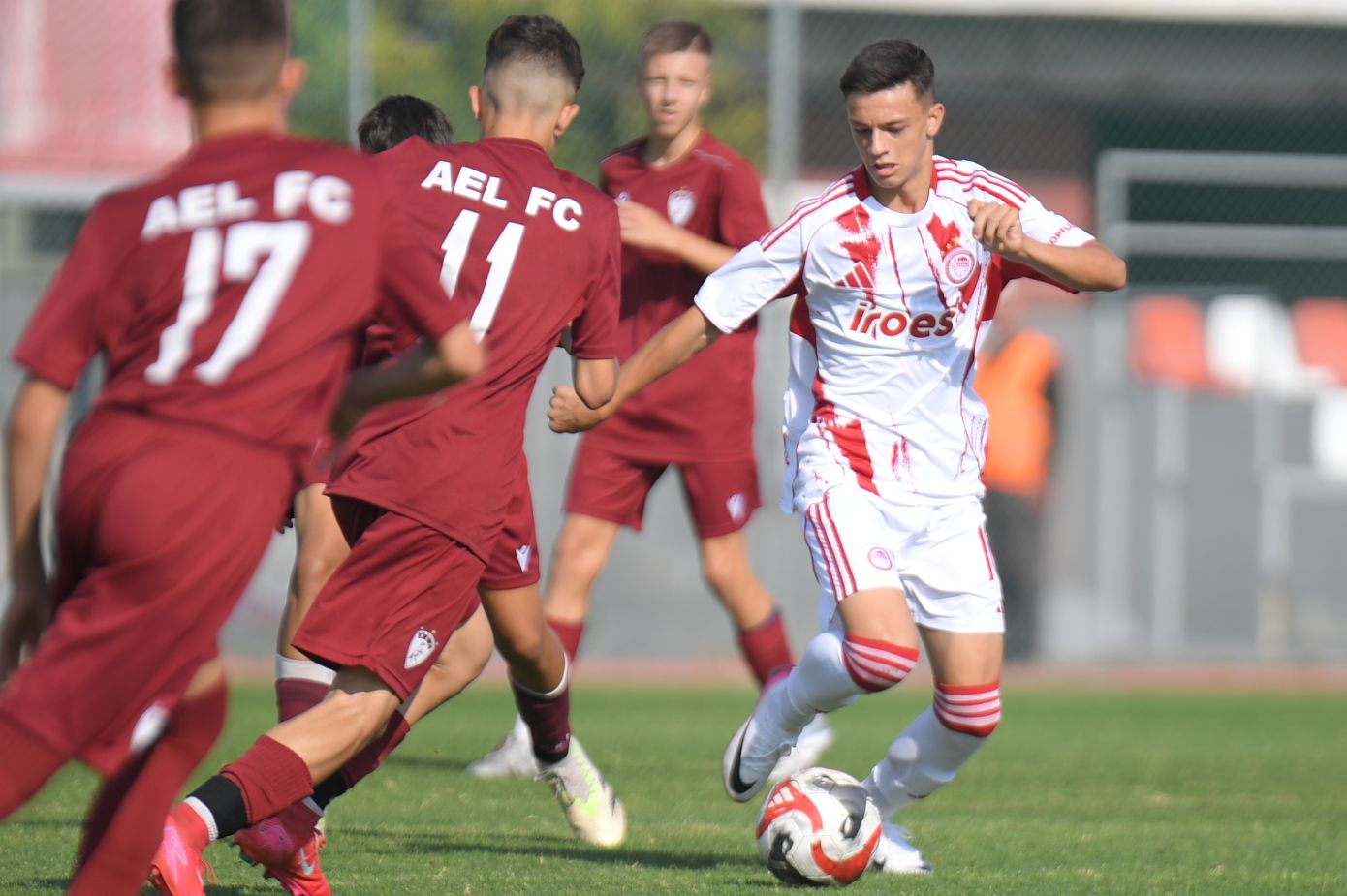 Superleague K19: Ύβρεις, ρατσισμός και μπουκάλια στο ΑΕΛ-Ολυμπιακός