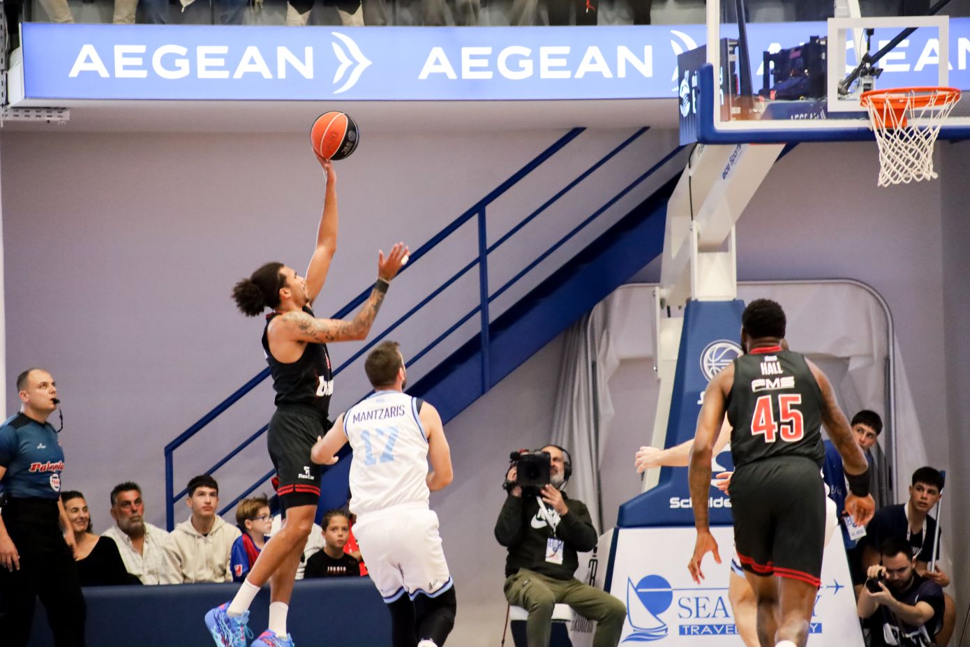 Σαρωτικός Ολυμπιακός στη Μύκονο (91-65): «Πύραυλοι» Νιλικίνα και Βεζένκοβ, σε ιστορικό ματς για το Νησί των Ανέμων