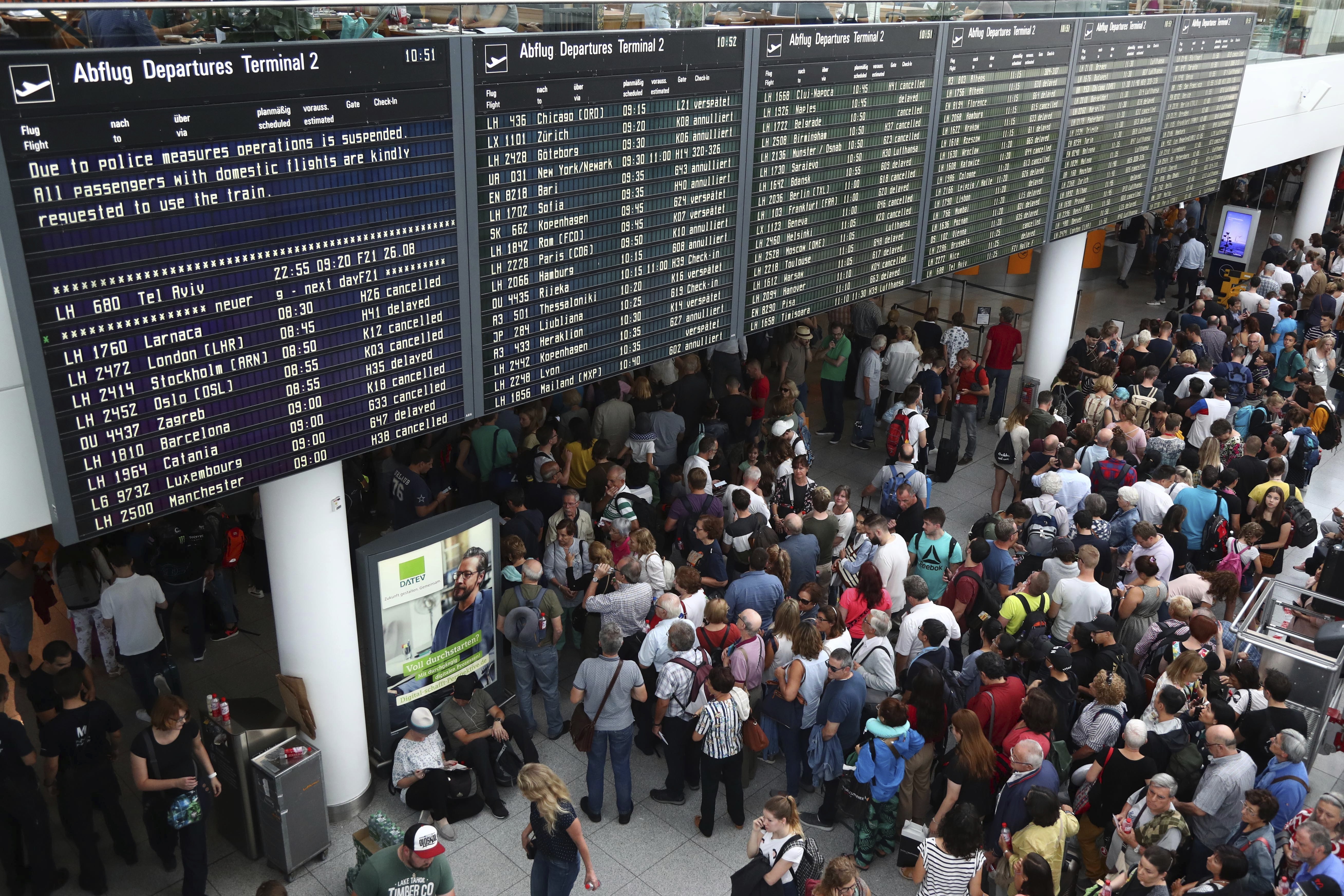 Περισσότεροι από 6.500 ταξιδιώτες ταλαιπωρήθηκαν από την αναστολή πτήσεων στο Μόναχο &#8211; Η αστυνομία εντόπισε δυο drones