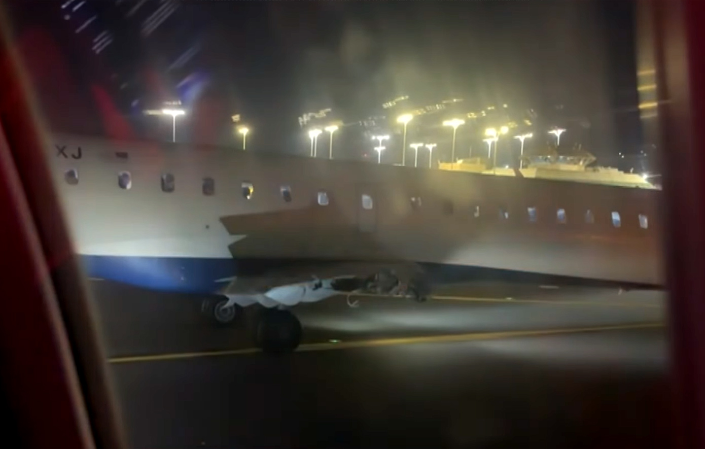 Απίστευτο περιστατικό στο LaGuardia της Νέας Υόρκης: Αεροπλάνα συγκρούστηκαν ενώ βρίσκονταν ακόμα στο έδαφος
