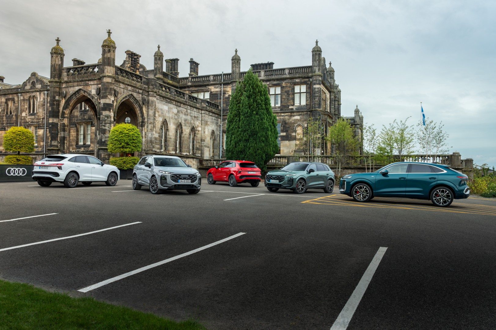 Το νέο Audi Q3 δίνει τα… φώτα του