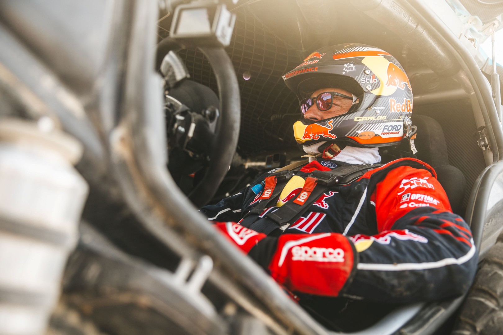 Πόσοι Κάρλος Σάινθ χωράνε στο θηριώδες Ford Raptor T1+; Πόσοι Κάρλος Σάινθ χωράνε στο θηριώδες Ford Raptor T1+;