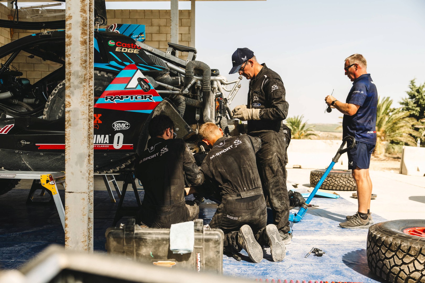 Πόσοι Κάρλος Σάινθ χωράνε στο θηριώδες Ford Raptor T1+; Πόσοι Κάρλος Σάινθ χωράνε στο θηριώδες Ford Raptor T1+;