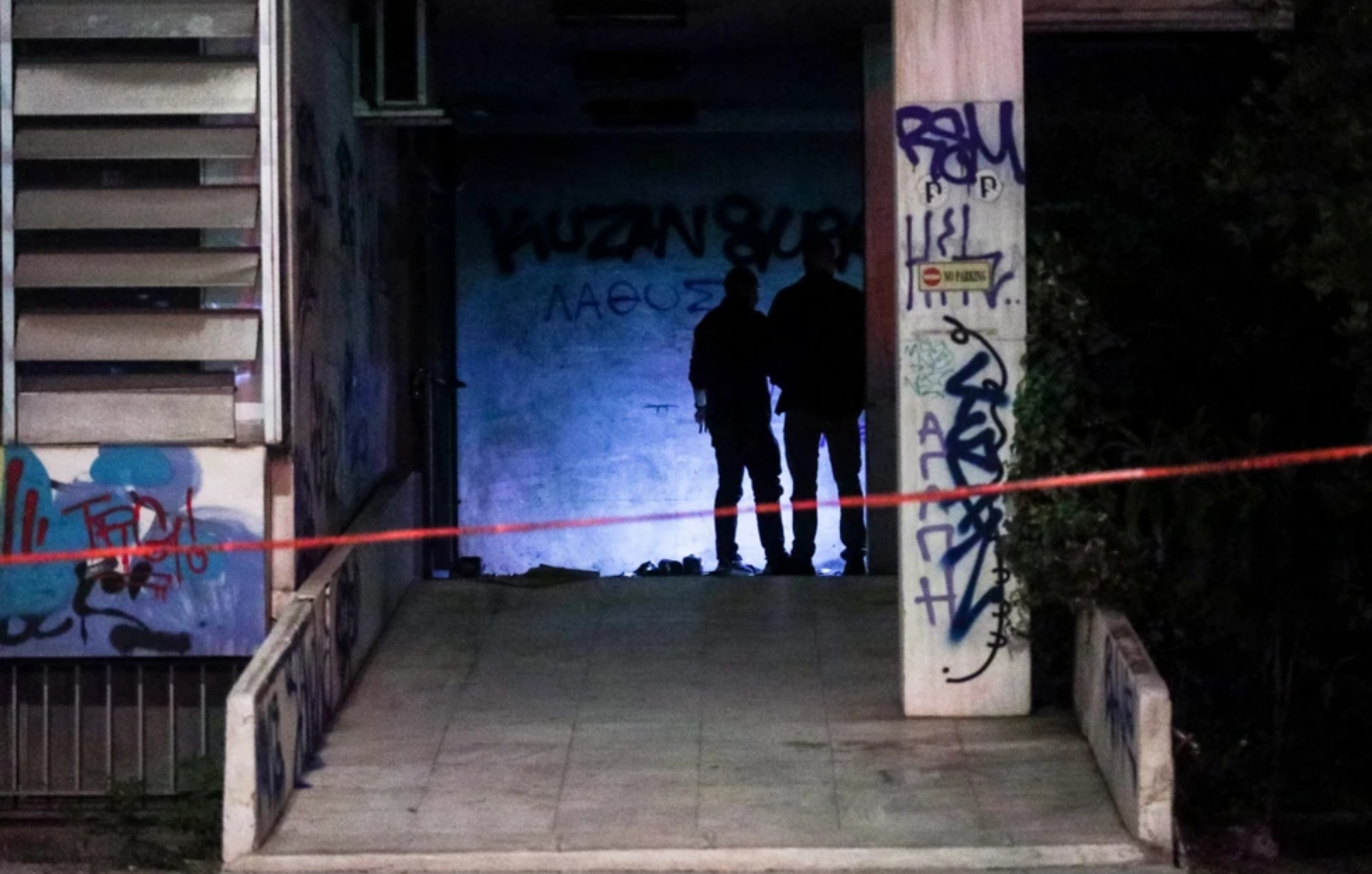 Βίντεο από τη στιγμή που οι δράστες τοποθετούν γκαζάκια στο υπουργείο Αγροτικής Ανάπτυξης