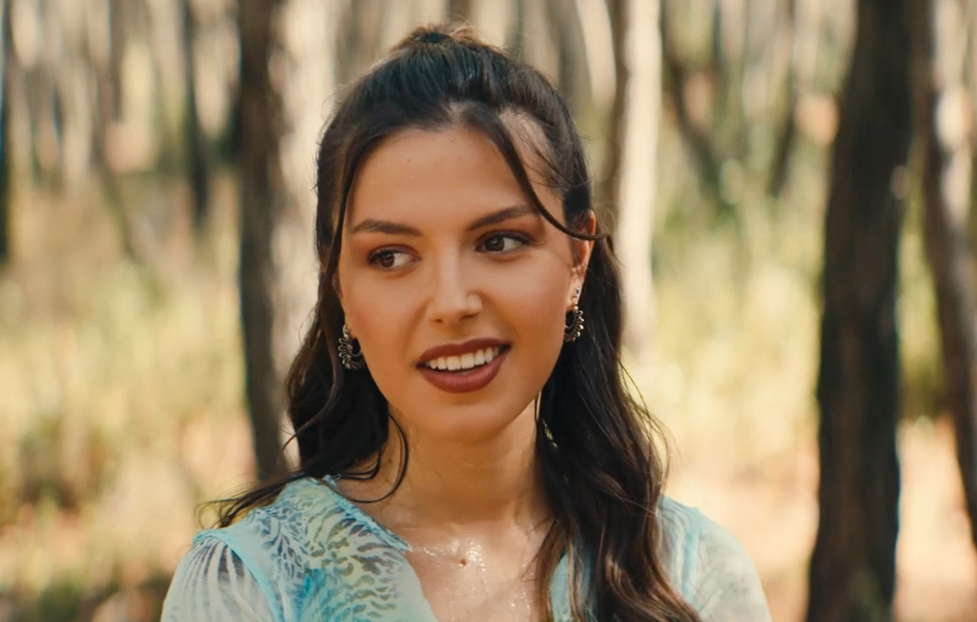 Ένα πτώμα έχει φέρει ξαφνικά τα πάνω-κάτω στη ζωή του Μιχαήλου και των τριών αδερφών και πρέπει άμεσα όλοι μαζί να πάρουν σημαντικές αποφάσεις.