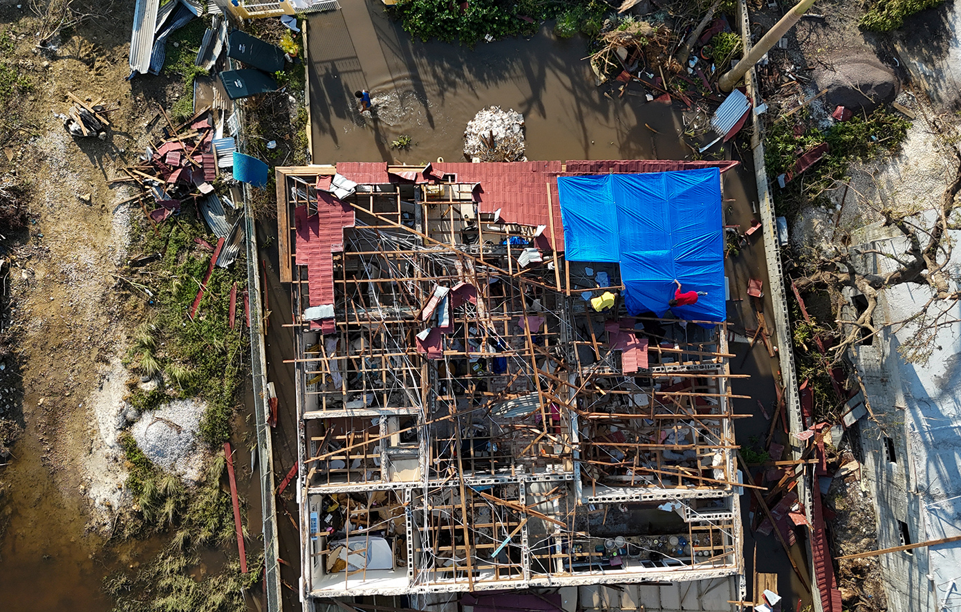 Σαρώνει στο πέρασμα του ο φονικός τυφώνας «Μελίσα»: Δεκάδες οι νεκροί στην Καραϊβική