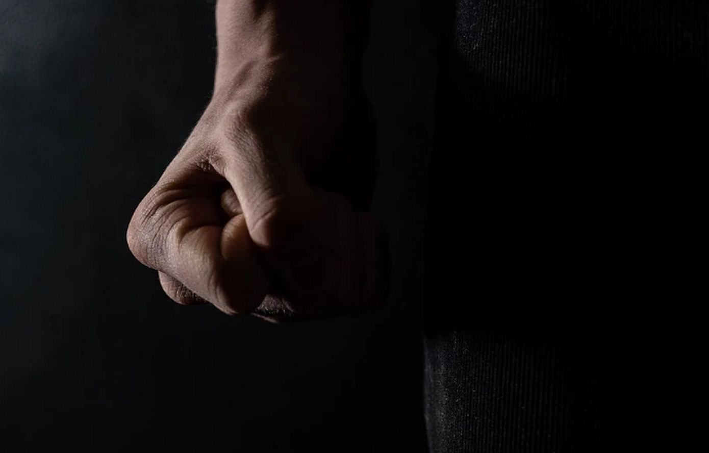 Άγριος καυγάς γυναικών και ξυλοδαρμός της μίας από τον σύζυγο της άλλης – Με τραύματα στο νοσοκομείο 56χρονη