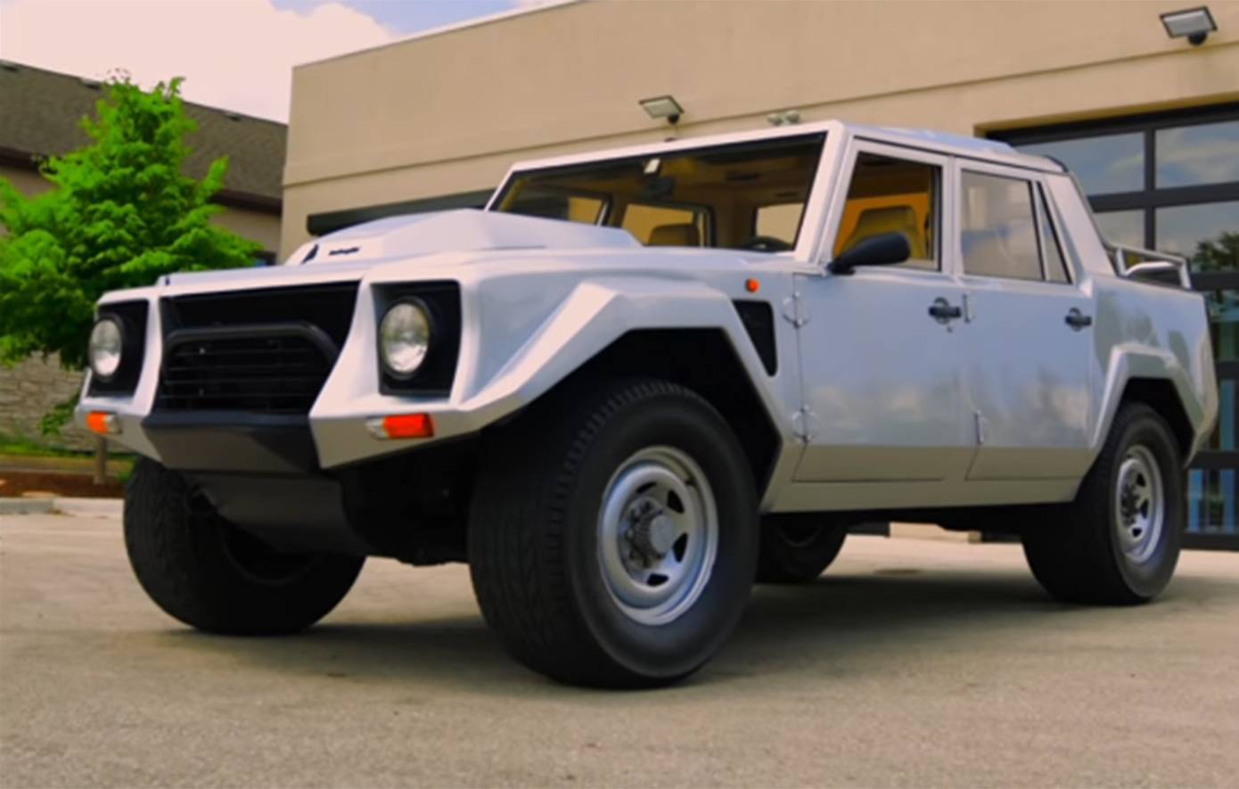 Σπάνια Lamborghini LM002 του 1987 πωλήθηκε 400.000 δολάρια σε δημοπρασία