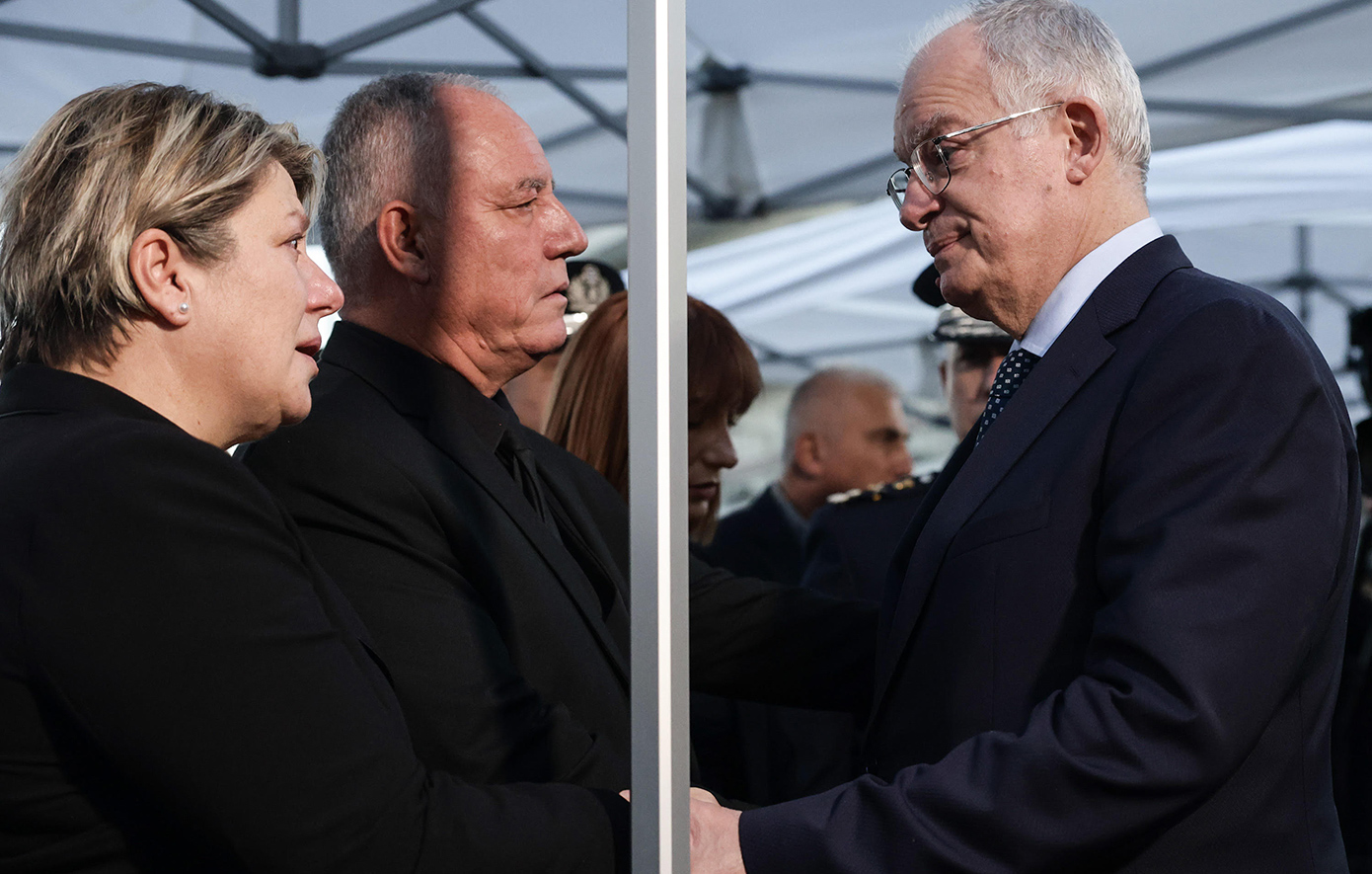 Στο κέντρο της Θεσσαλονίκης τοποθετήθηκε η προτομή του αρχιφύλακα Γιώργου Λυγγερίδη, που δολοφονήθηκε εν ώρα καθήκοντος Στο κέντρο της Θεσσαλονίκης τοποθετήθηκε η προτομή του αρχιφύλακα Γιώργου Λυγγερίδη, που δολοφονήθηκε εν ώρα καθήκοντος