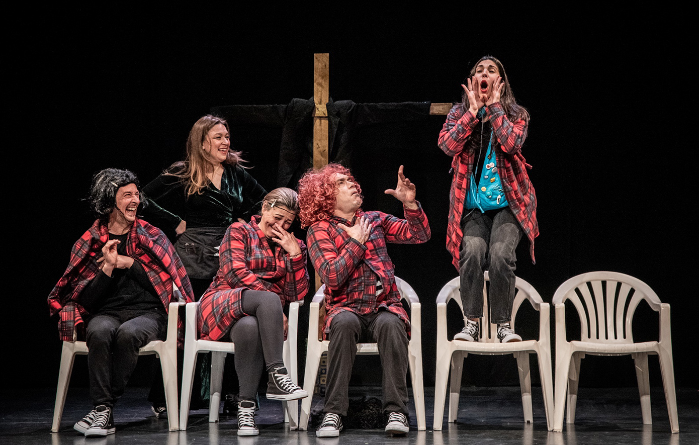 «Ο Μουνής» ένα έργο για τις διαχρονικές παθογένειες της ελληνικής επαρχίας με την αλληγορική, διεισδυτική ματιά της Λ. Κιτσοπούλου ανεβαίνει από 1η Μαρτίου κάθε Σάββατο και Κυριακή στο OLVIO, σε σκηνοθεσία Νατάσας Παπαμιχαήλ. «Ο Μουνής» ένα έργο για τις διαχρονικές παθογένειες της ελληνικής επαρχίας με την αλληγορική, διεισδυτική ματιά της Λ. Κιτσοπούλου ανεβαίνει από 1η Μαρτίου κάθε Σάββατο και Κυριακή στο OLVIO, σε σκηνοθεσία Νατάσας Παπαμιχαήλ.