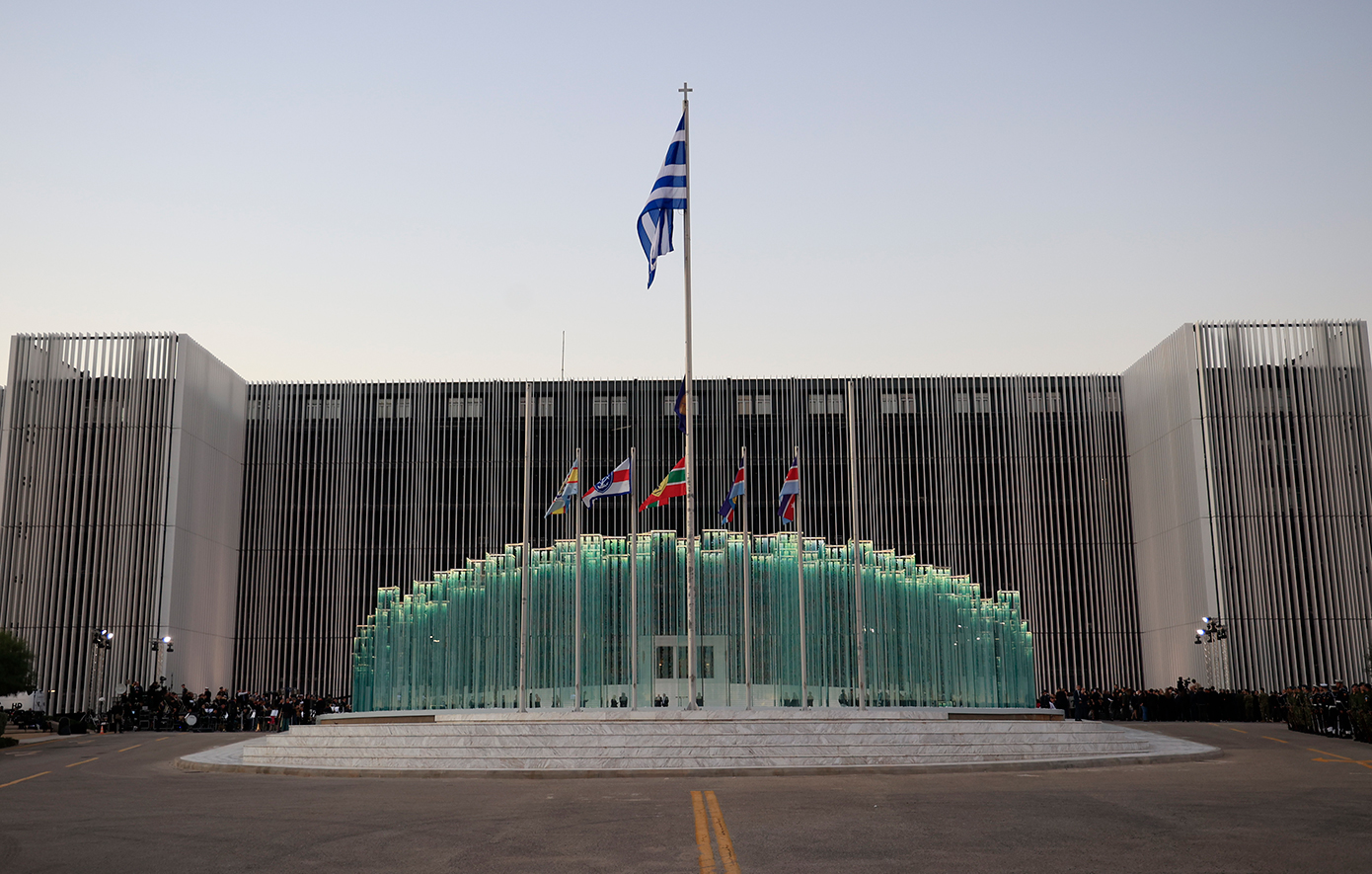 Υπουργείο Εθνικής: Live τα αποκαλυπτήρια της νέας βιοκλιματικής όψης του κτηρίου