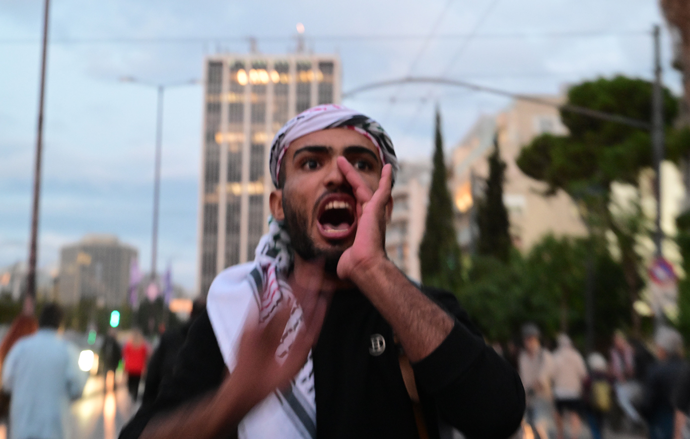 Πλήθος κόσμου συμμετέχει στη συγκέντρωση για τον στόλο που επιχείρησε να φτάσει στη Γάζα.