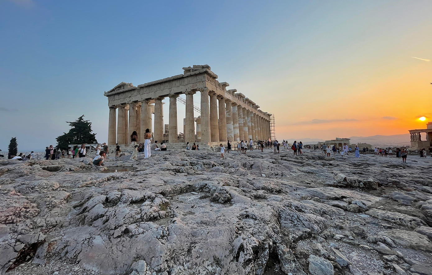 ΥΠΠΟ: «Η συντήρηση του ανελκυστήρα στον Ιερό Βράχο της Ακρόπολης είναι αναγκαία προϋπόθεση για την ασφάλεια των χρηστών»