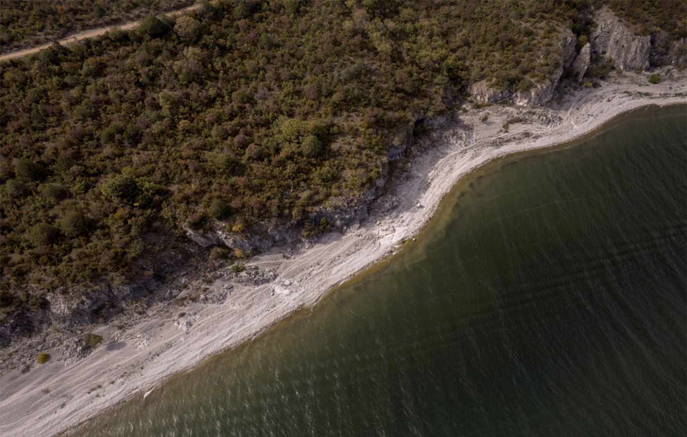 Η Μικρή Πρέσπα «εξαφανίζεται» &#8211; Τεράστιος κίνδυνος να μετατραπεί σε ποτάμι