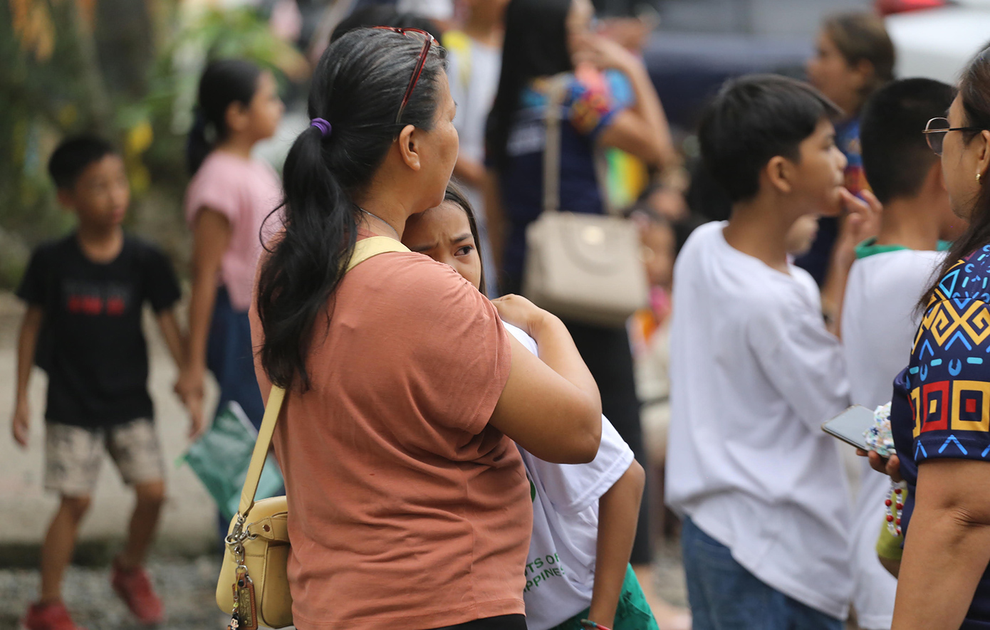 Ισχυρός σεισμός 7,4 Ρίχτερ ταρακούνησε τις Φιλιππίνες Ισχυρός σεισμός 7,4 Ρίχτερ ταρακούνησε τις Φιλιππίνες
