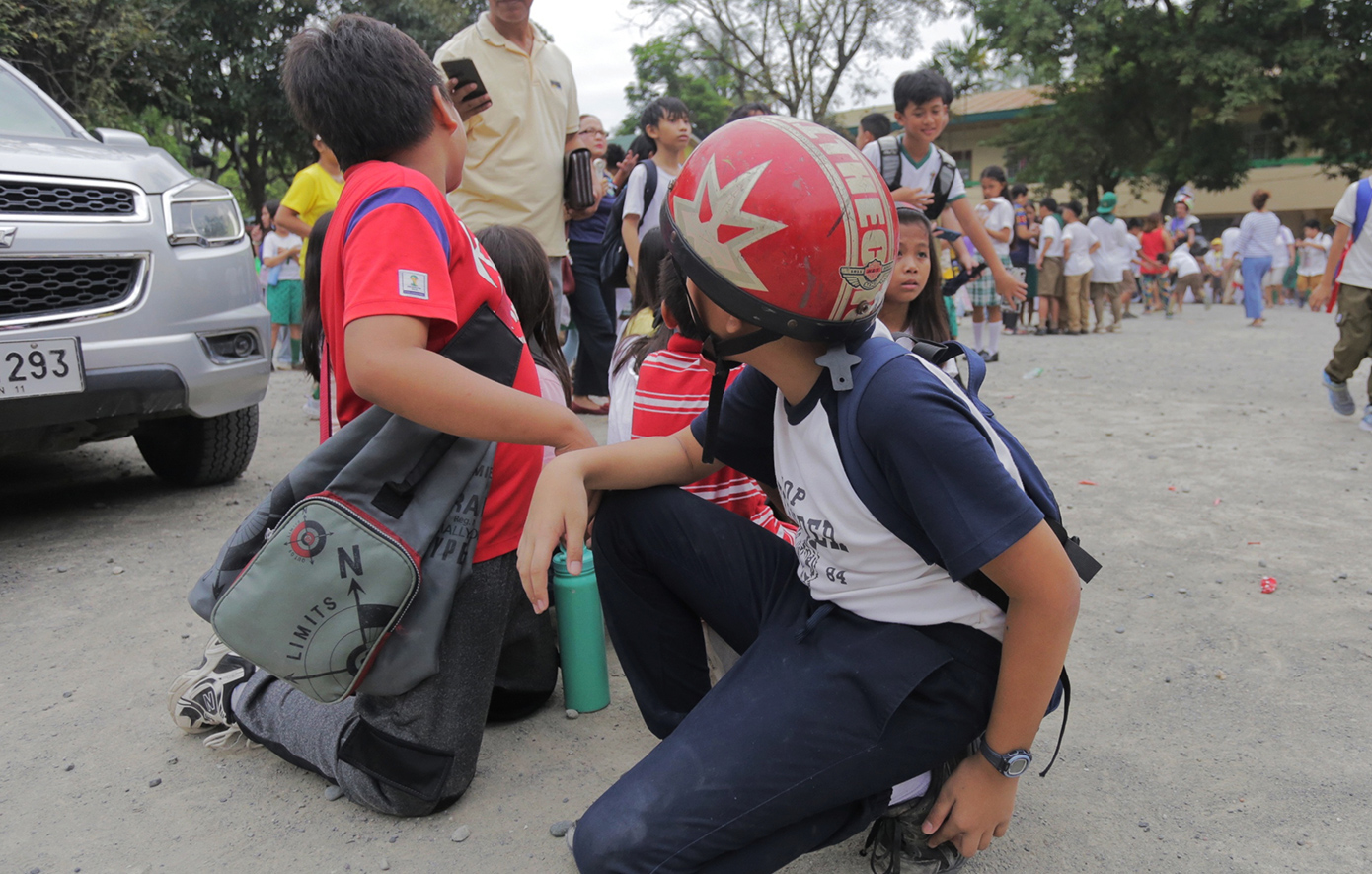 Ισχυρός σεισμός 7,4 Ρίχτερ ταρακούνησε τις Φιλιππίνες Ισχυρός σεισμός 7,4 Ρίχτερ ταρακούνησε τις Φιλιππίνες