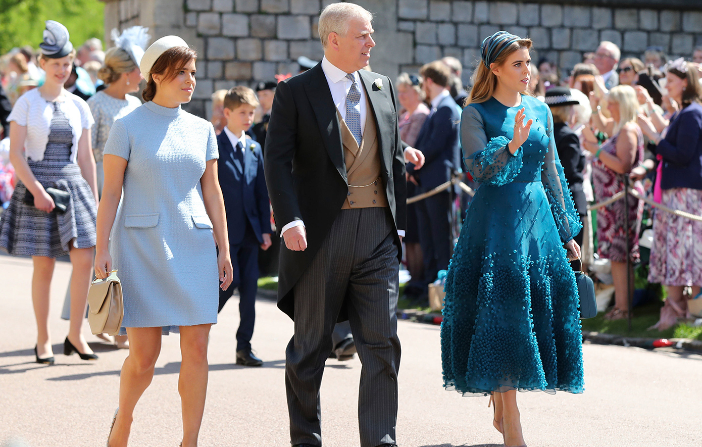 Οι πριγκίπισσες Μπεατρίς και Ευγενία έφυγαν διακριτικά από τη Βρετανία καθώς ο πατέρας τους, Άντριου, εκδιώκεται και χάνει τους τίτλους του