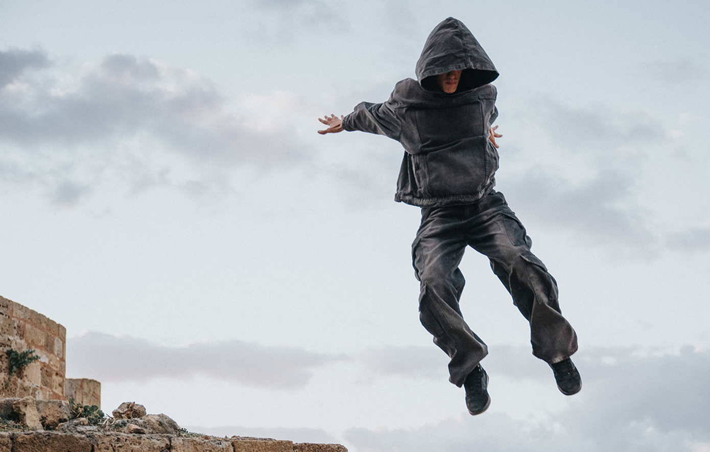 «Ξανασταυρώνεται»: Ξεκίνησαν τα γυρίσματα της πολυαναμενόμενης ταινίας του Παπαδουλάκη &#8211; Οι πρώτες εικόνες