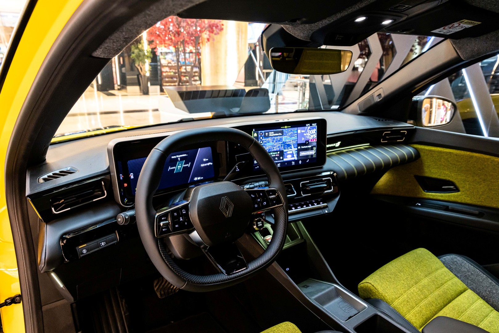 Το Renault 5 E-Tech Electric στο Golden Hall