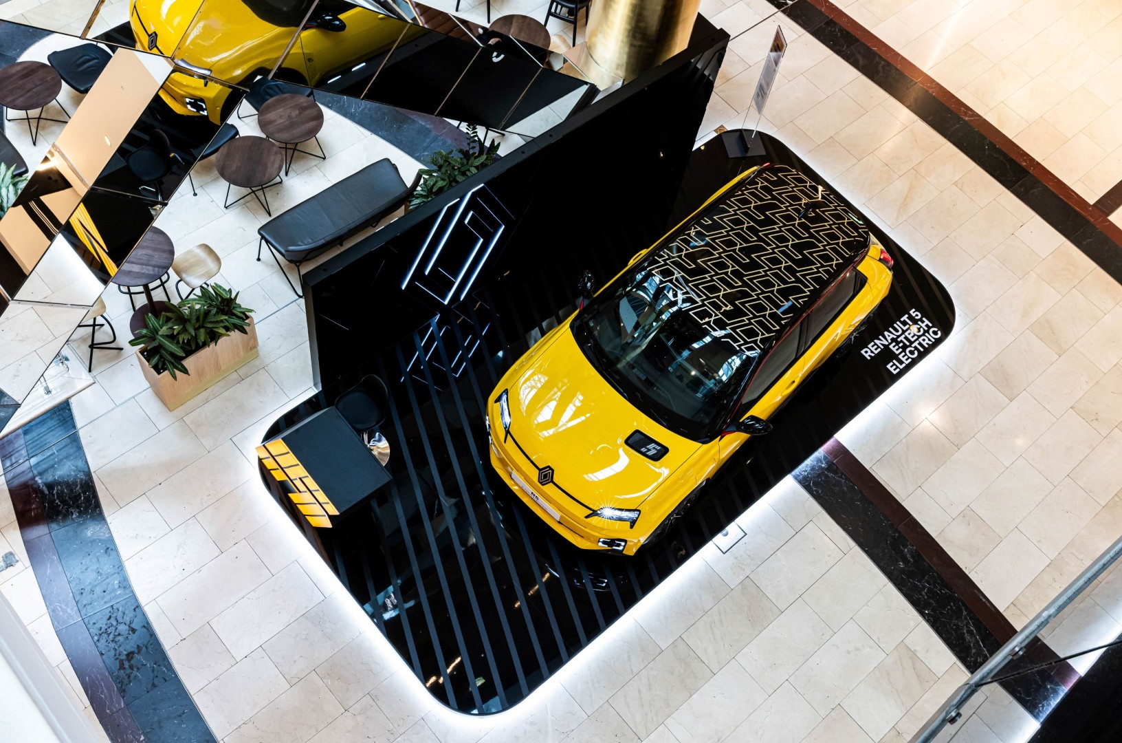 Το Renault 5 E-Tech Electric στο Golden Hall