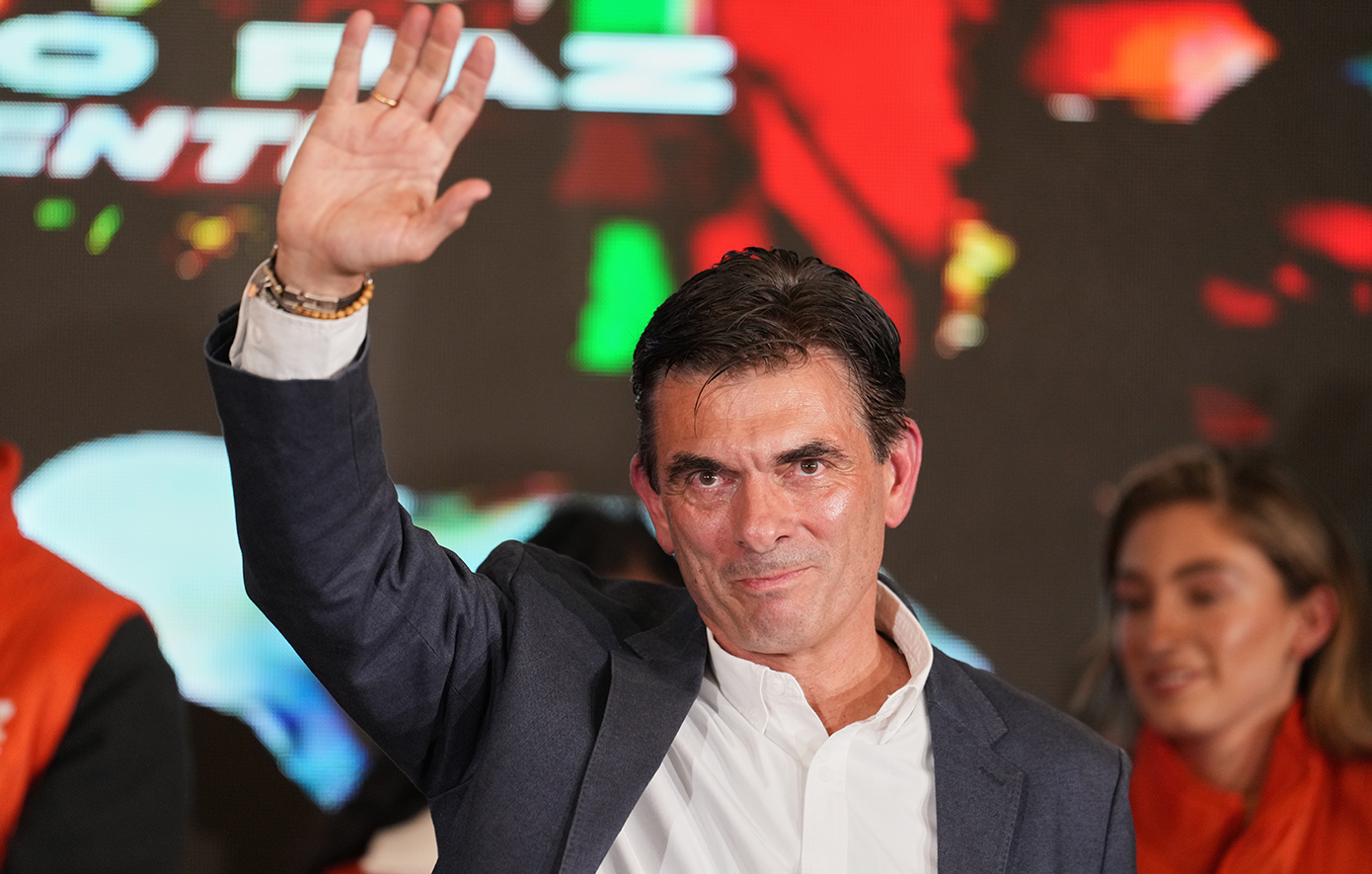 Ο κεντροδεξιός γερουσιαστής Ροδρίγο Πας εκλέχτηκε πρόεδρος της Βολιβίας
