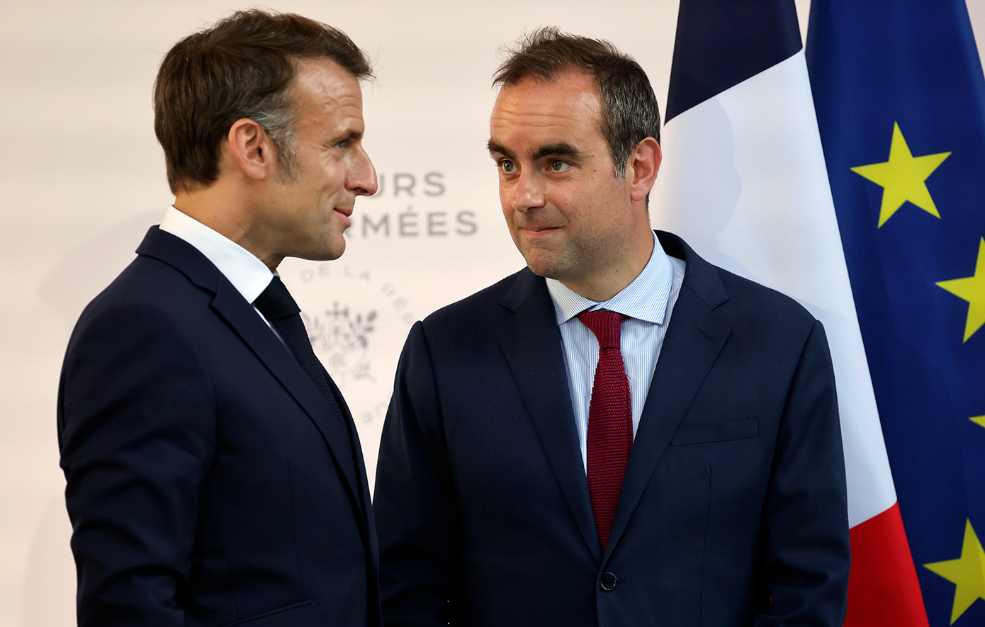 Ο Εμανουέλ Μακρόν σε αδιέξοδο: Παραίτηση Λεκορνί και κάλεσμα Μπαρντελά για διάλυση της Εθνοσυνέλευσης
