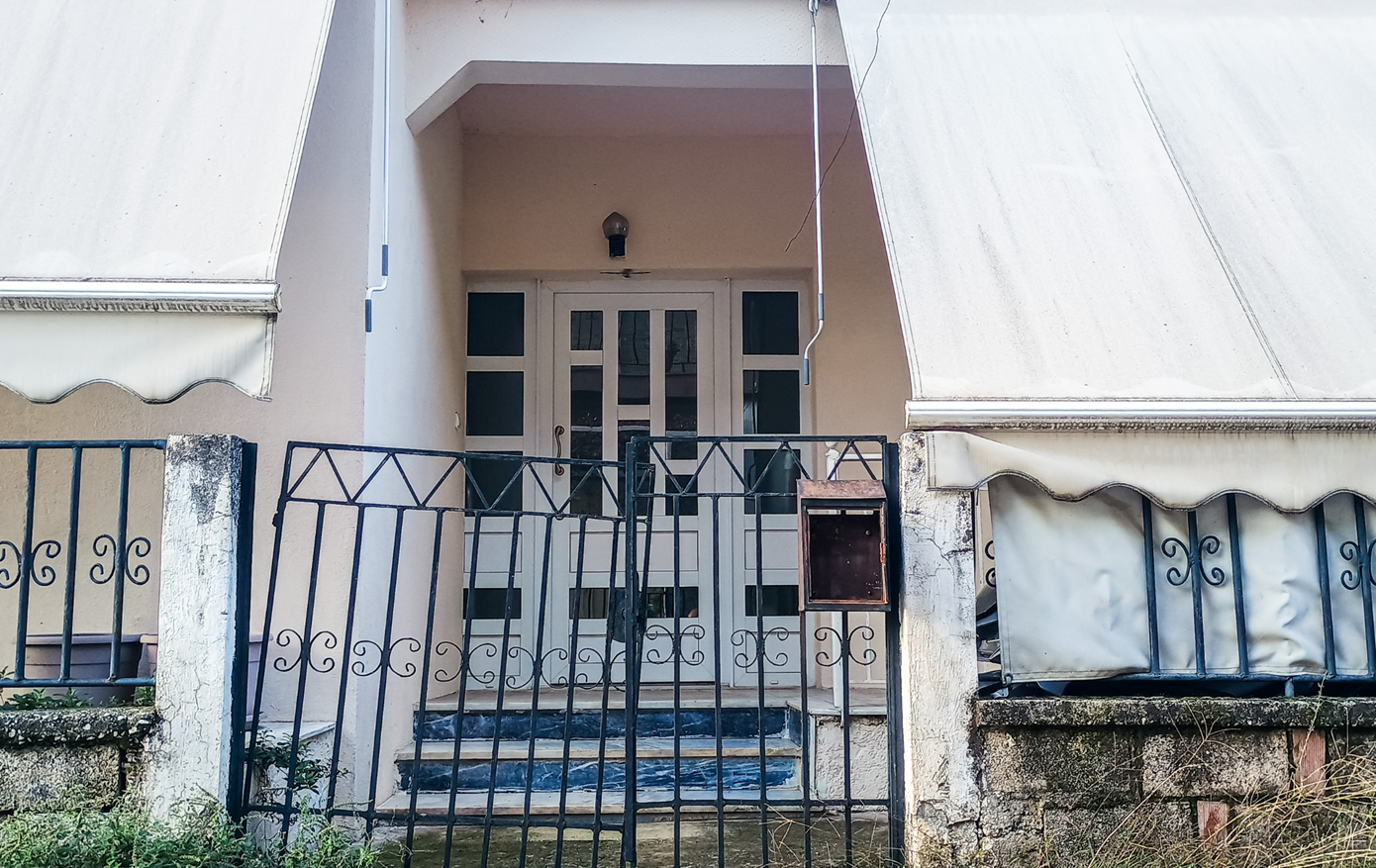 «Βλέπαμε τηλεόραση, σηκώθηκα και την έπνιξα» &#8211; Ανατριχιάζει η περιγραφή του μητροκτόνου στα Τρίκαλα