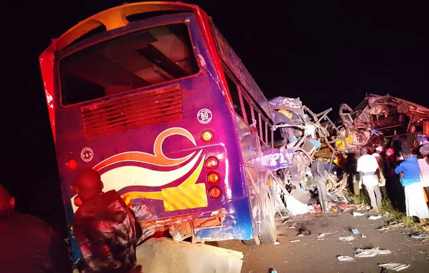 Καραμπόλα οχημάτων και μετωπική σύγκρουση λεωφορείων στην Ουγκάντα Καραμπόλα οχημάτων και μετωπική σύγκρουση λεωφορείων στην Ουγκάντα