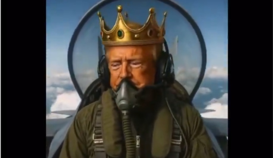 O Ντόναλντ Τραμπ απαντάει στο κίνημα «Νο Kings» ως «βασιλιάς-πιλότος» που βομβαρδίζει διαδηλωτές με περιττώματα