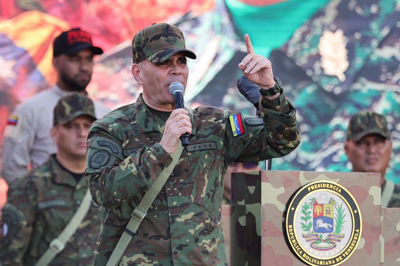 Ο υπουργός Άμυνας της Βενεζουέλας προειδοποιεί την Ουάσιγκτον: «Η CIA θα αποτύχει»