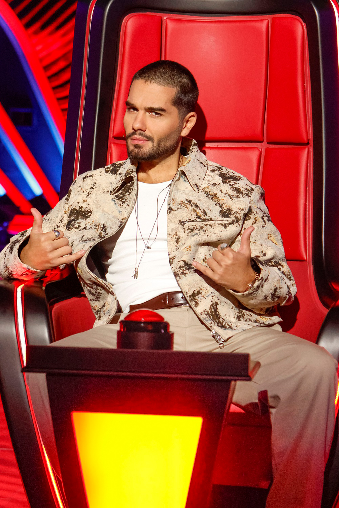 Ο Πάνος Μουζουράκης, ο Χρήστος Μάστορας, ο Γιώργος Μαζωνάκης και η Έλενα Παπαρίζου διαμορφώνουν σιγά–σιγά τις ομάδες τους, ενώ νέοι διαγωνιζόμενοι ανεβαίνουν στη σκηνή του #TheVoiceGR και ερμηνεύουν αγαπημένα τραγούδια. Πόσοι από αυτούς, όμως, θα πείσουν τους coaches να γυρίσουν τις καρέκλες τους και να τους διεκδικήσουν; Ο Πάνος Μουζουράκης, ο Χρήστος Μάστορας, ο Γιώργος Μαζωνάκης και η Έλενα Παπαρίζου διαμορφώνουν σιγά–σιγά τις ομάδες τους, ενώ νέοι διαγωνιζόμενοι ανεβαίνουν στη σκηνή του #TheVoiceGR και ερμηνεύουν αγαπημένα τραγούδια. Πόσοι από αυτούς, όμως, θα πείσουν τους coaches να γυρίσουν τις καρέκλες τους και να τους διεκδικήσουν;