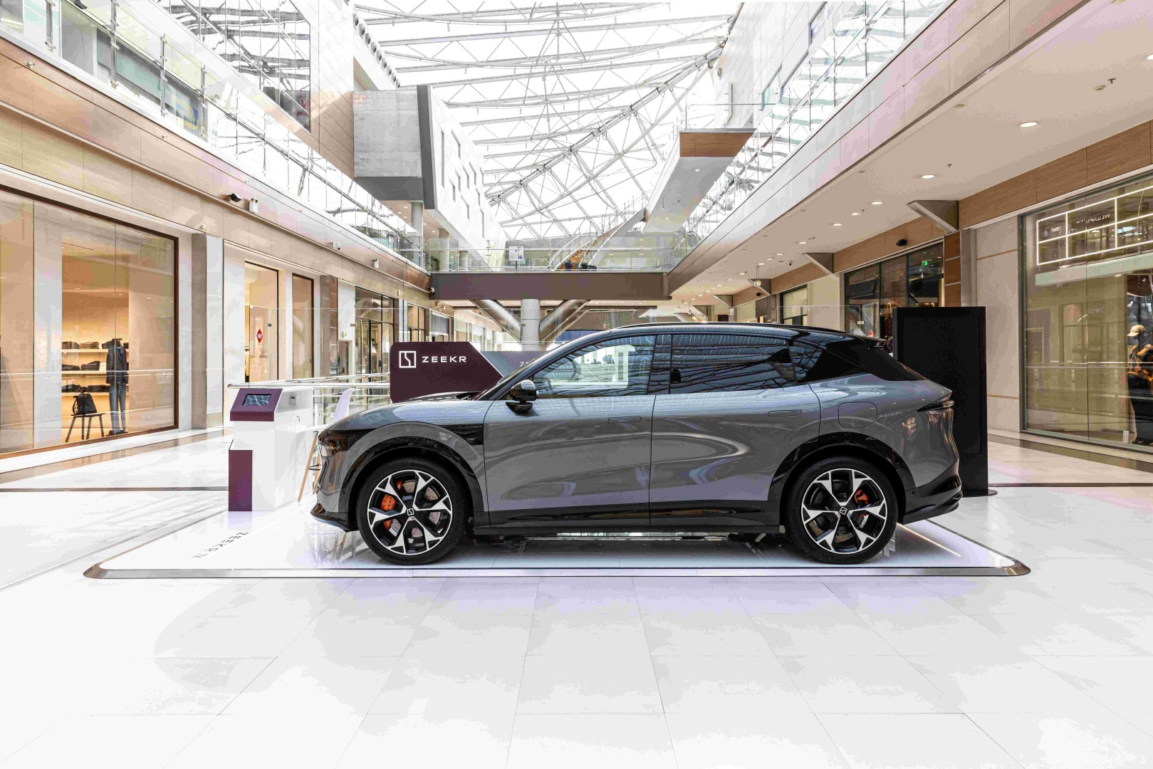 Η Zeekr φέρνει το μέλλον στο «The Mall Athens» Η Zeekr φέρνει το μέλλον στο «The Mall Athens»