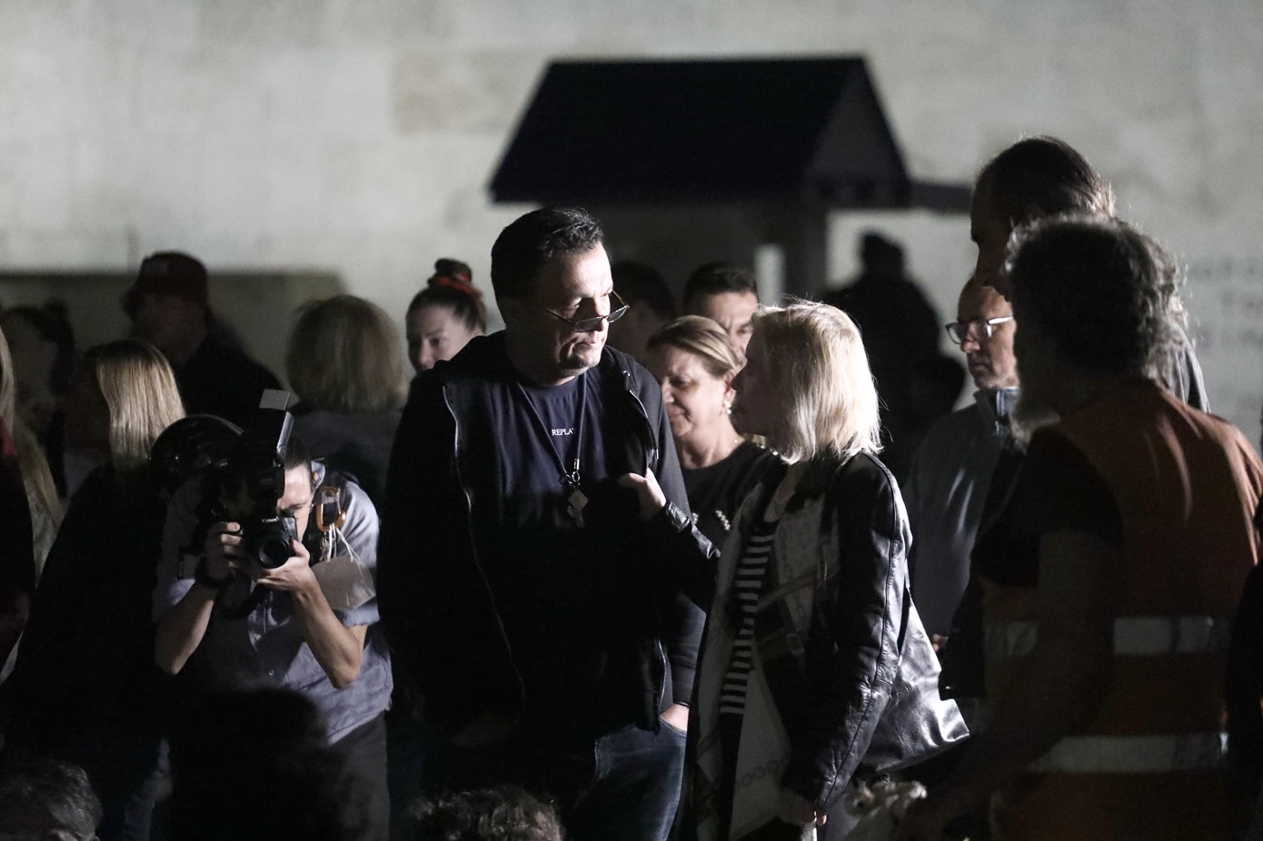 Ο Πάνος Ρούτσι και πάλι στο Σύνταγμα – Επισκέφθηκε το άτυπο μνημείο για τα θύματα των Τεμπών