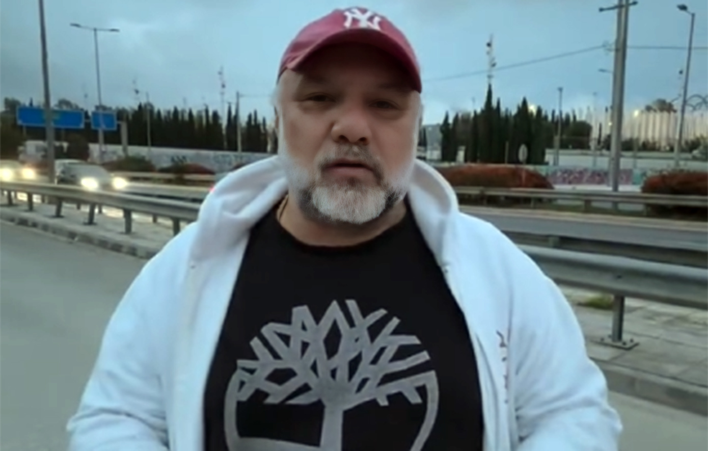 Ο Γρηγόρης Αρναούτογλου καταγγέλλει: «Έλα ρε Ελλαδάρα! Στην Αθήνα του 2025 είναι να ντρέπεσαι»