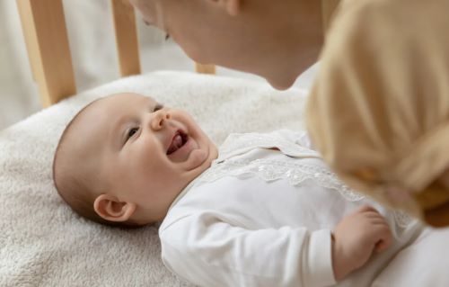 Τι σημαίνει το «αγκού» που κάνει το μωρό;