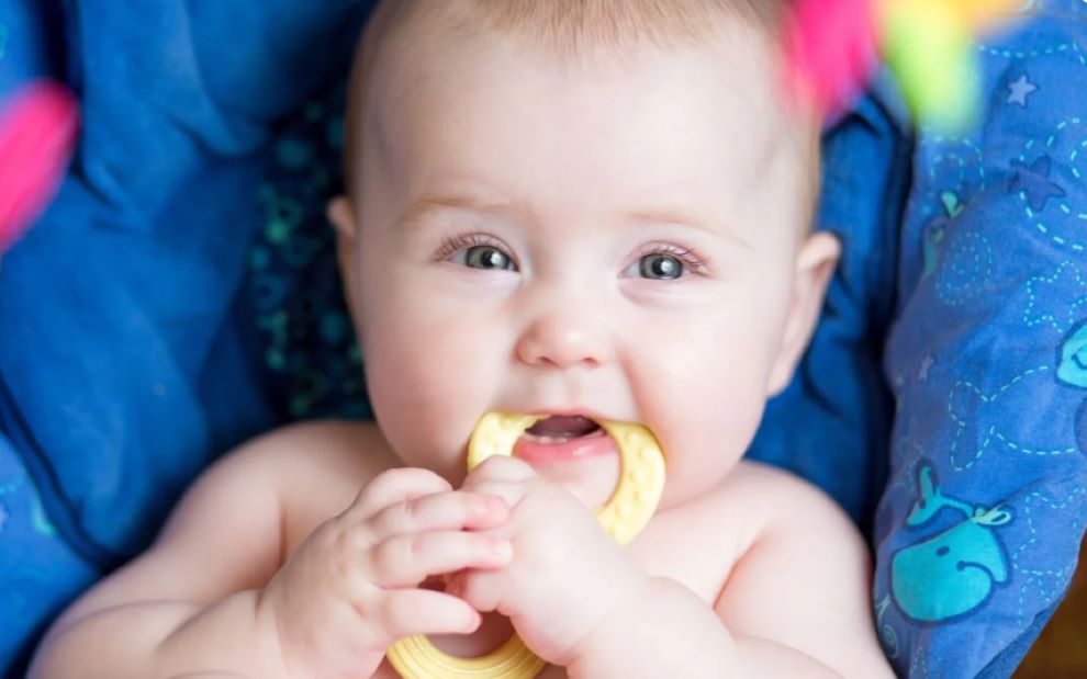 Το μωρό μου είναι 7 μηνών και δεν έχει ακόμη δόντια, να ανησυχήσω;