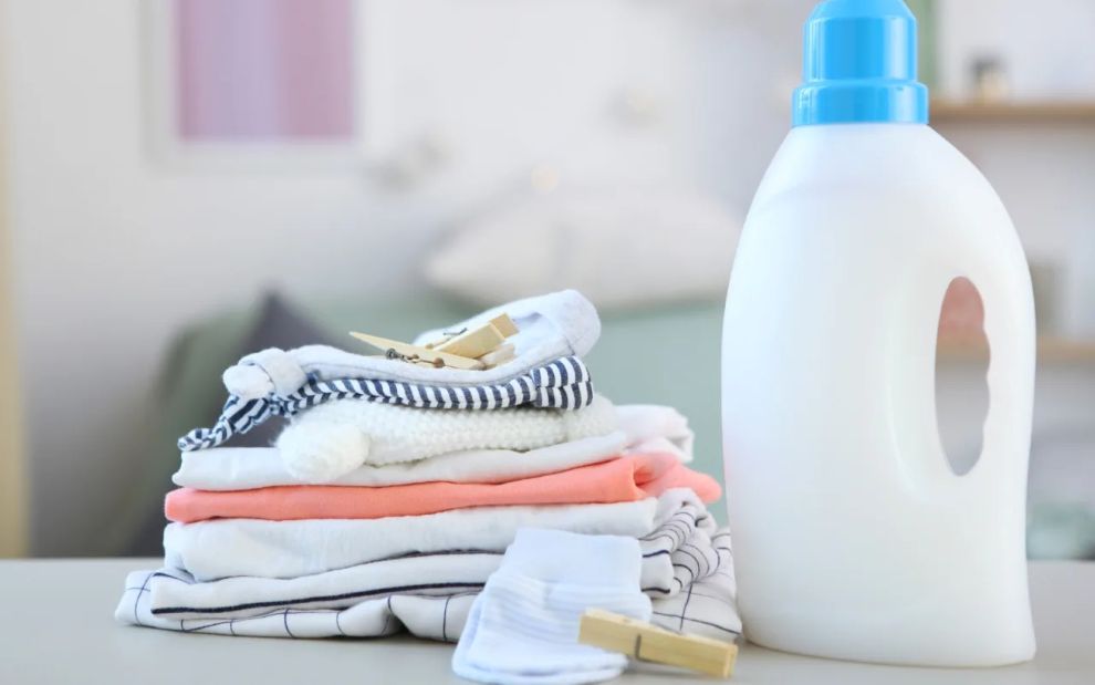 Χρειάζονται τα ρούχα του μωρού ειδικό απορρυπαντικό; Ο παιδίατρος απαντά
