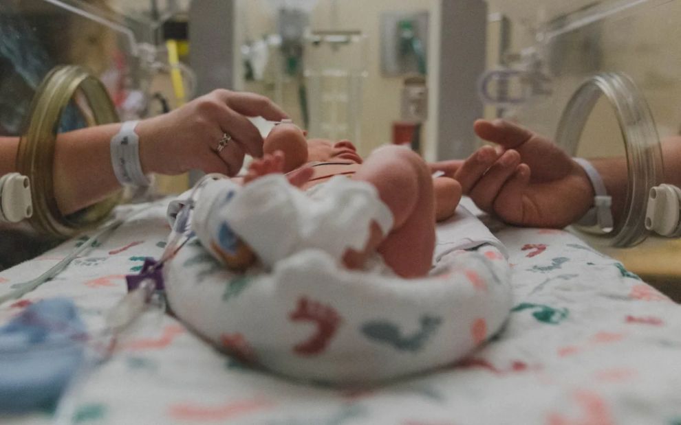 Πώς η φωνή της μαμάς επιδρά καταλυτικά στην ανάπτυξη των πρόωρων μωρών