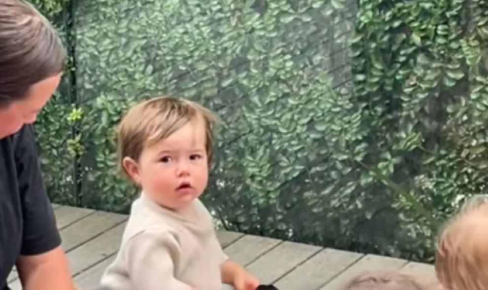 Μαμά καταγράφει τη στιγμή που την ξαναβλέπει το μωρό της και «λυγίζει» όλο το TikTok