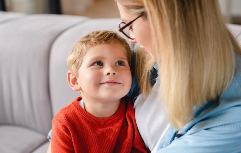 7 τρόποι για να σε εμπιστευτεί το παιδί σου και να σου μιλάει ανοιχτά