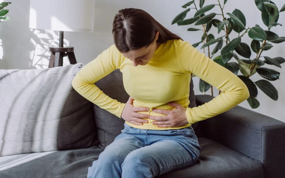 Κράμπες εμφύτευσης ή απλώς περίοδος; Τα σημάδια που θα σε βοηθήσουν να ξεχωρίσεις τη διαφορά